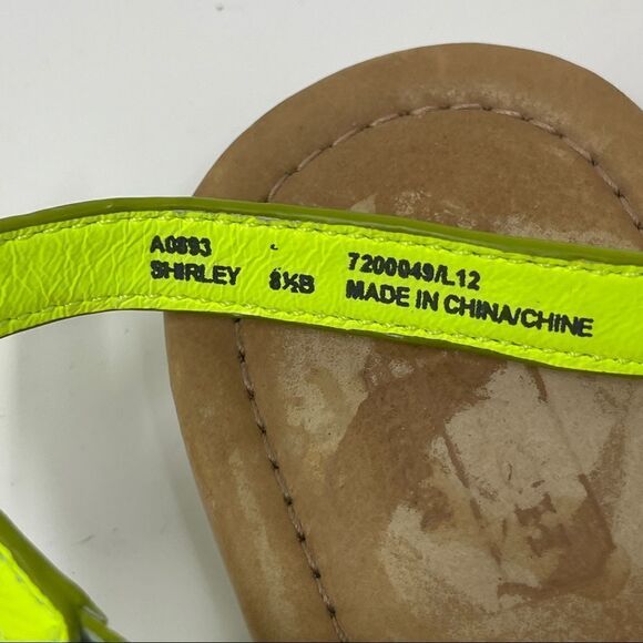 Coach Shirley Sandals Yellow T-Strap Leather Flip Flops Women's 8.5B Green - Picture 5 of 9